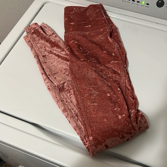 Lululemon leggings. Pink velvet, size 4. - Picture 5 of 7